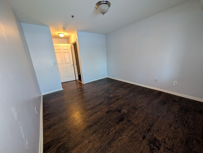 Building Photo - 849 Brandon Ave