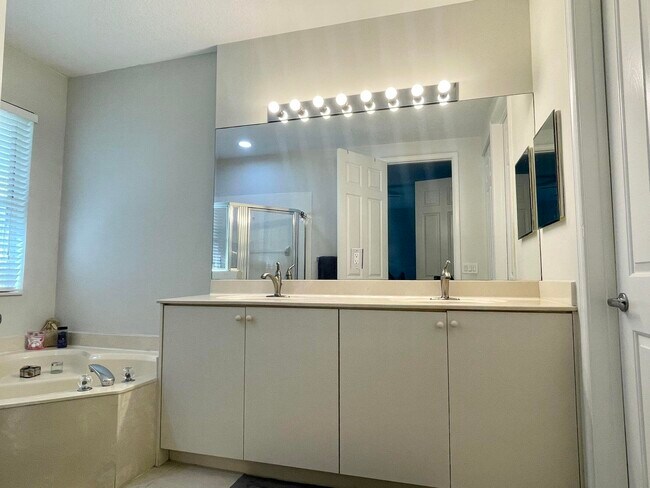Building Photo - 4370 Legacy Ct
