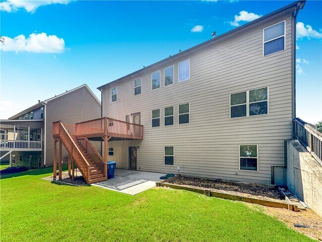 Building Photo - 2435 Manor View