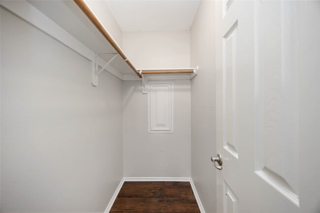 Building Photo - 2131 Acorn Glen Trail