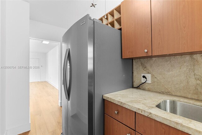 Building Photo - 1450 NE 171 St