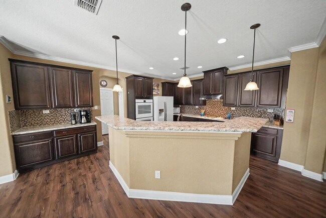 Building Photo - Exquisite 3-bedroom, 2.5-bathroom off 1604 and Culebra Road - Realtor Commission: $500