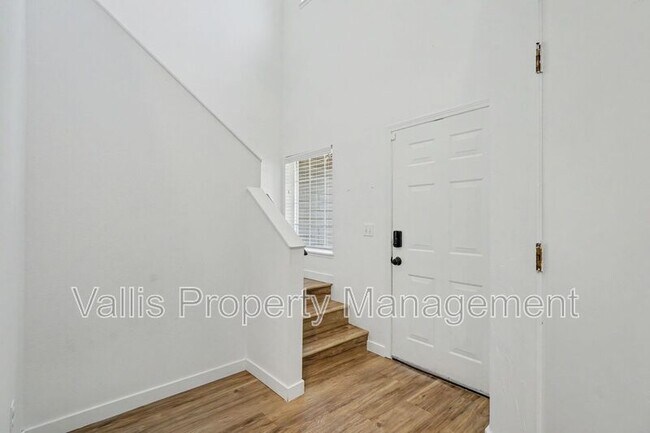 Building Photo - 5260 Springcrest Dr S
