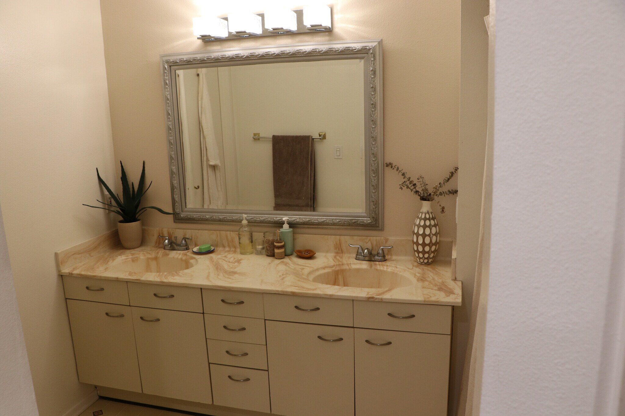 Building Photo - 35 Linden Ave