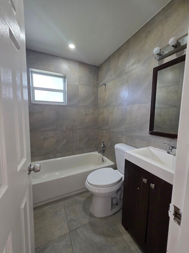 Building Photo - 681 SW 29th Ter