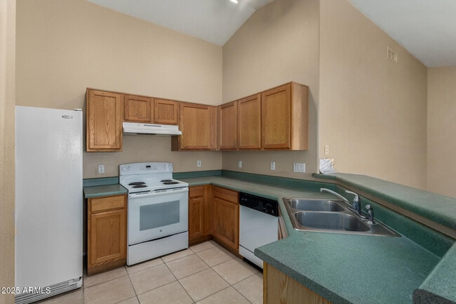 Building Photo - 13861 W Elm St