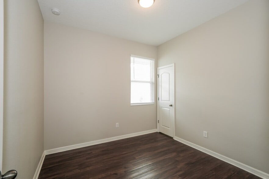 Building Photo - 7729 Sunshine Bridge Ave