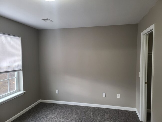 Building Photo - 3 Bedroom 2 1/2 bath Townhome for Rent in Waynesboro