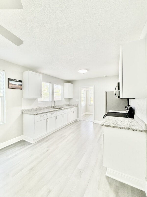 Building Photo - 3308 N Avon Ave