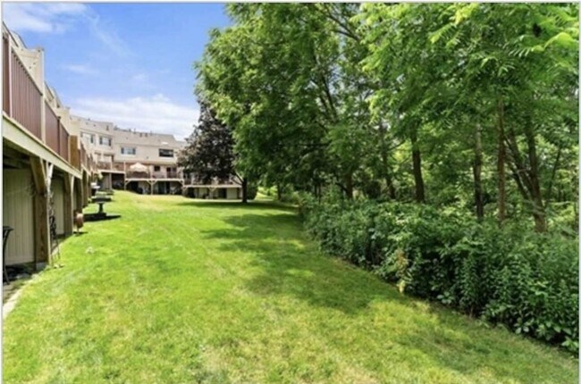 Building Photo - 269 Farrwood Dr
