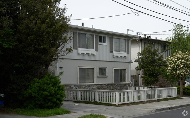 Building Photo - 806 Fulton St
