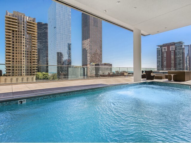 Building Photo - 511 N McClurg Ct