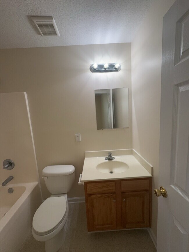 Building Photo - 204 Angus Ln