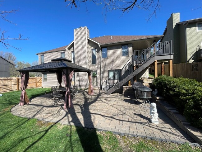 Building Photo - Home For Rent Bellevue.