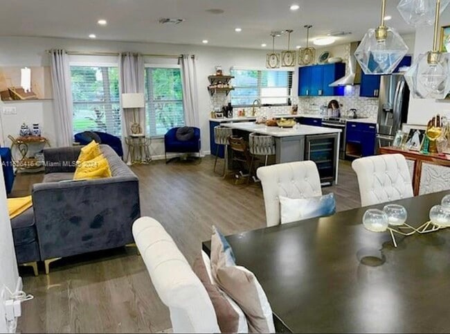 Building Photo - 496 W Melrose Cir