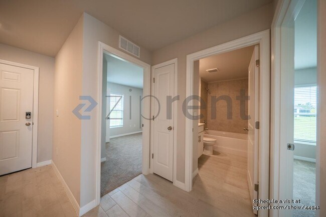 Building Photo - 2830 NW 18th Pl
