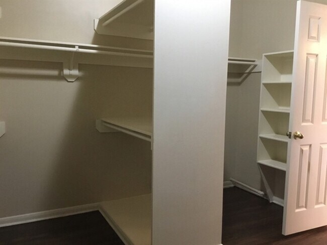 Building Photo - 141 S Laguna Pointe Dr