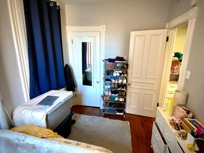 Building Photo - 715-17 Summerlea St