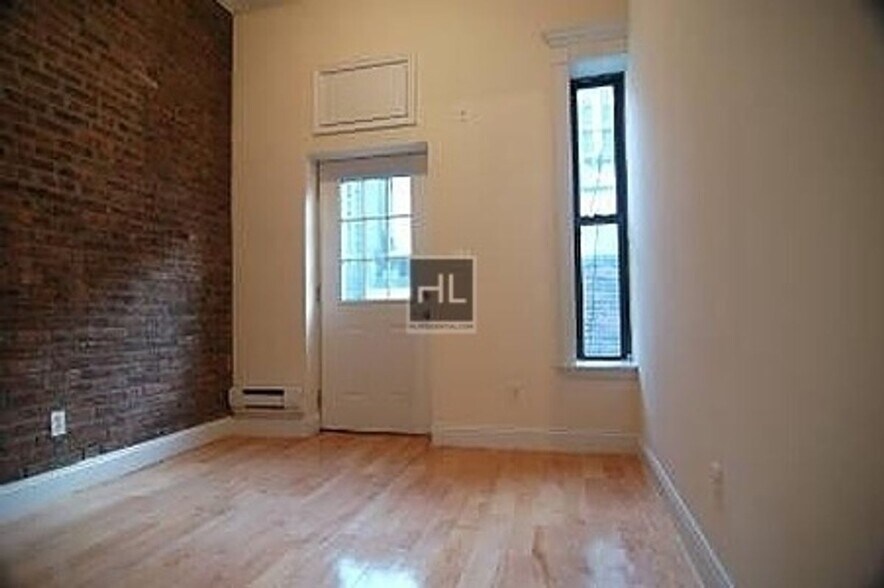 Building Photo - Renovated Gramercy 2-Bedroom with Classic ...