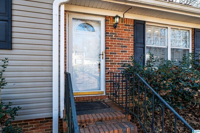 Building Photo - 1327 3rd Ave SW