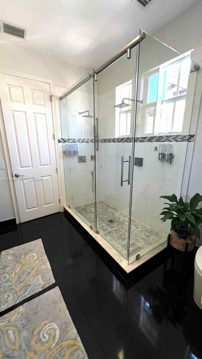 Building Photo - 6923 Julia Gardens Dr