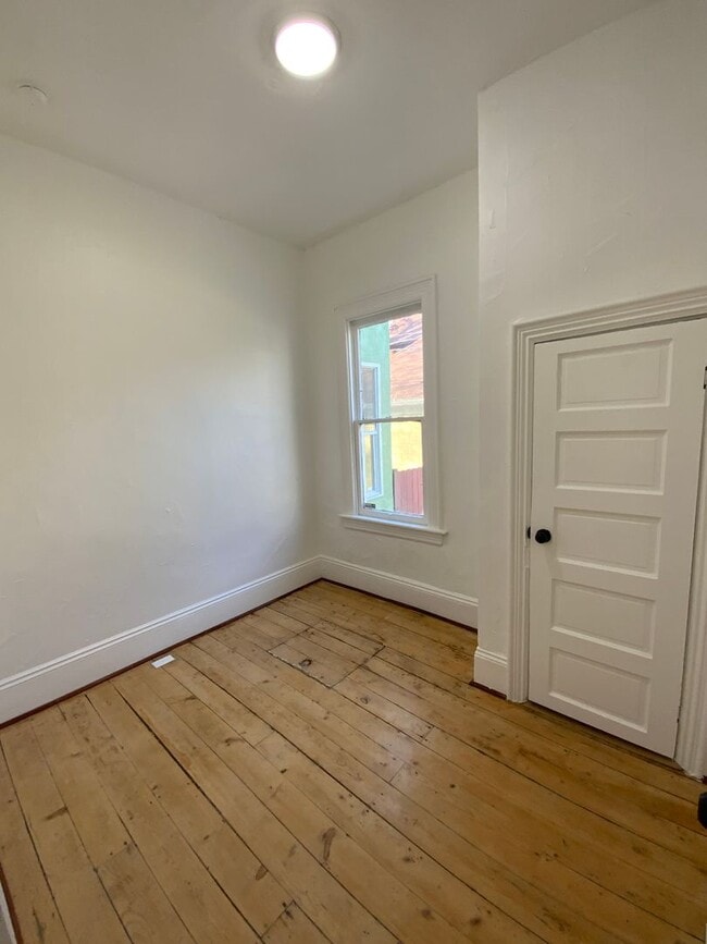Building Photo - CHARMING UDPATED 2 BED 1 BATH CAPITOL HILL HOUSE IS A MUST SEE!!