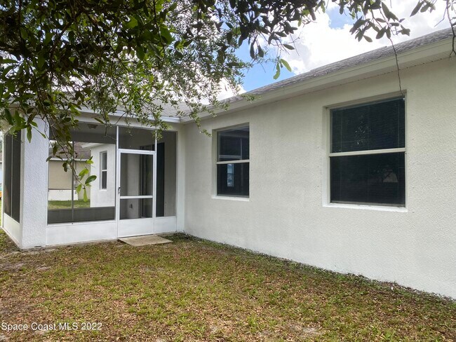 Building Photo - 1737 Fairlight St NW