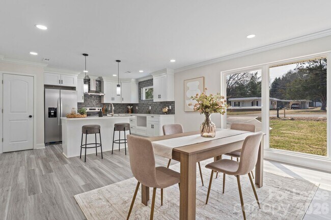 Building Photo - 612 Westway Dr