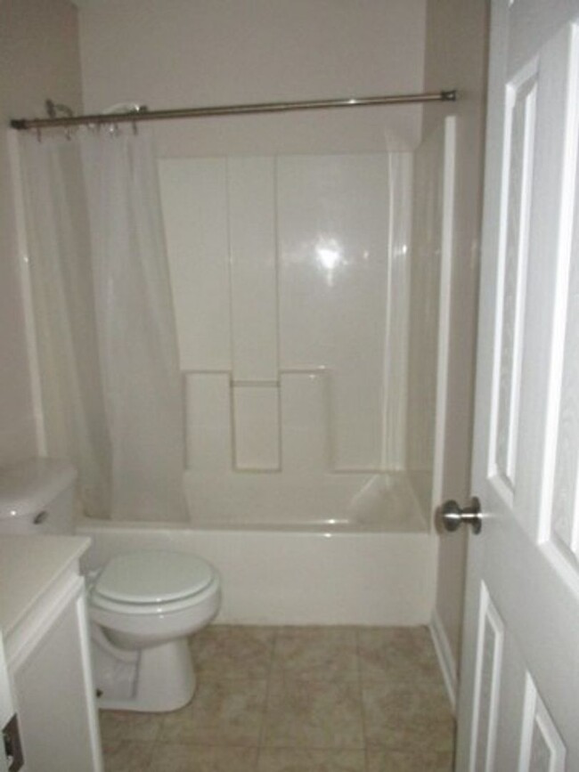 Building Photo - 112 Live Oak Ct