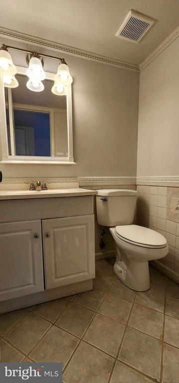 Building Photo - 7902 San Leandro Pl