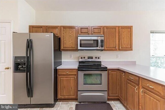 Building Photo - 5520 Jowett Ct