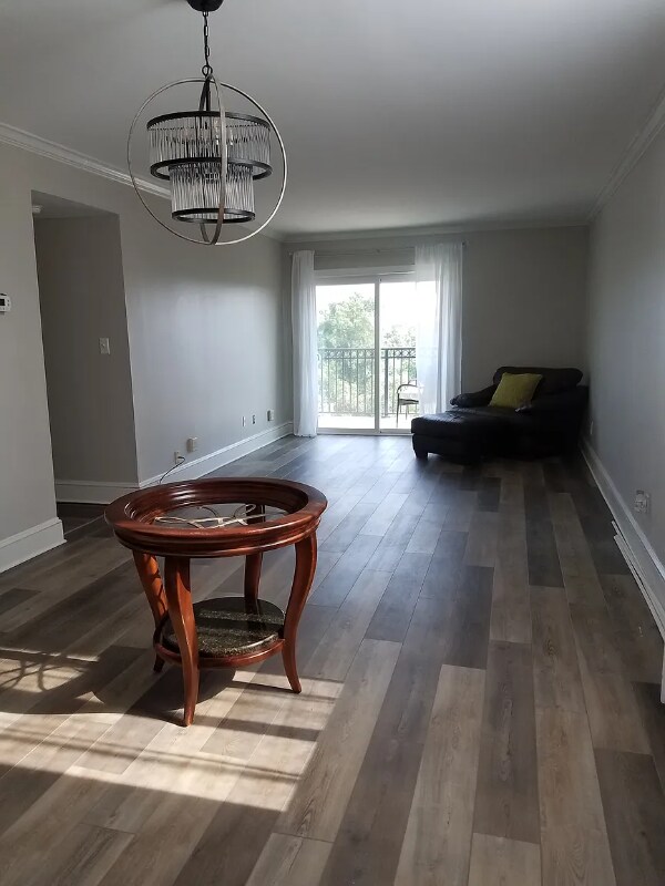 Building Photo - 619 King St