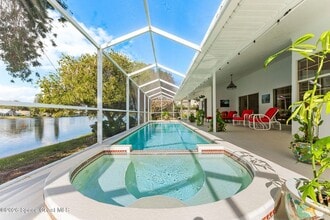 Building Photo - 662 Rossmoor Cir