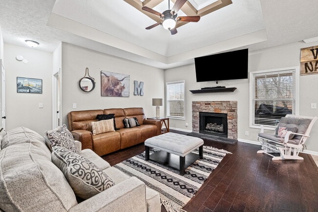 Building Photo - 632 Hidden Valley Dr