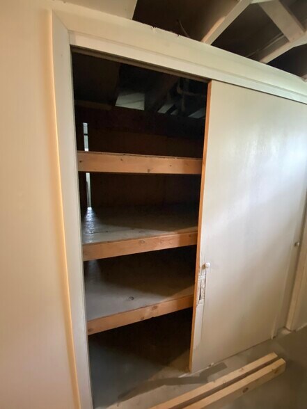 Basement closet - 216 Dort Ln NW