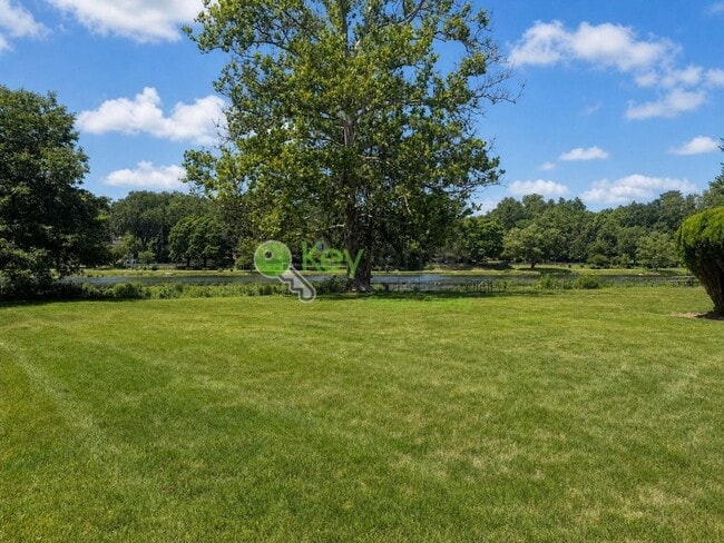 Building Photo - Lake View Apartment in a Peaceful Park Ridge Community