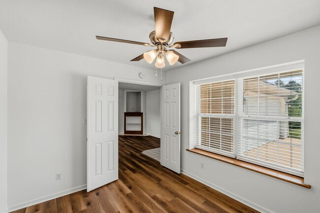 Building Photo - 1725-1727-1727 Louise Cir