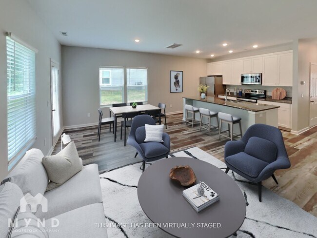 Building Photo - 482 Gray St