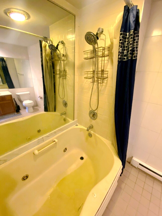 Building Photo - Chestnut Grove Village 11