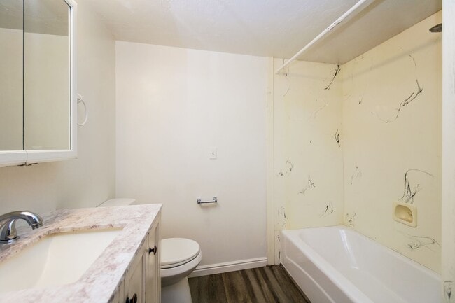 Building Photo - Cozy 2 Bed, 1 Bath and Pet-Friendly Home w...