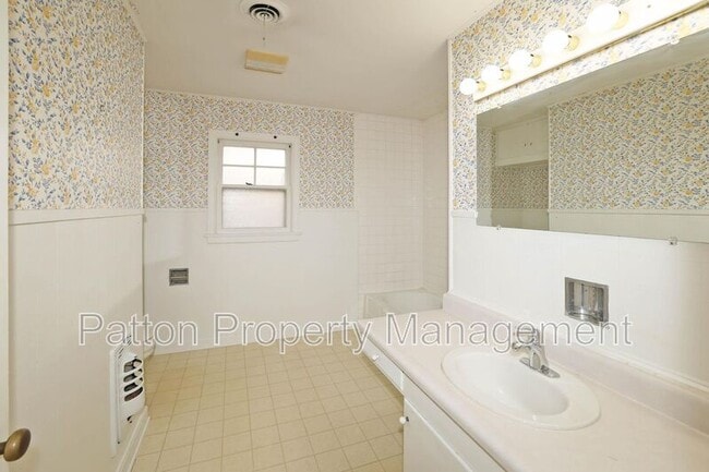 Building Photo - 1528 S Lipscomb St