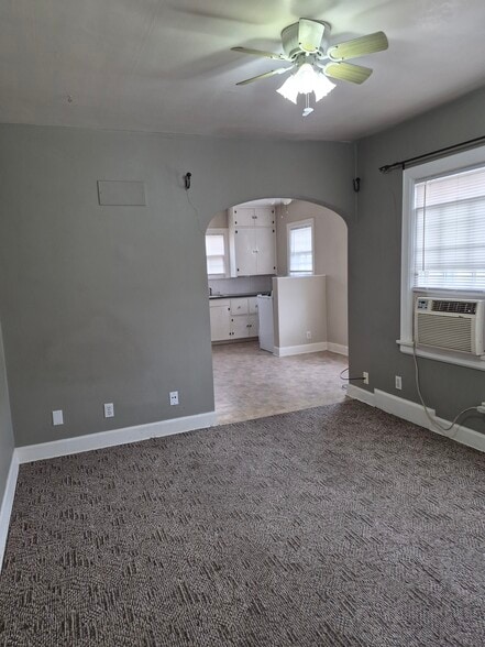 Building Photo - 226 E 5th Ave