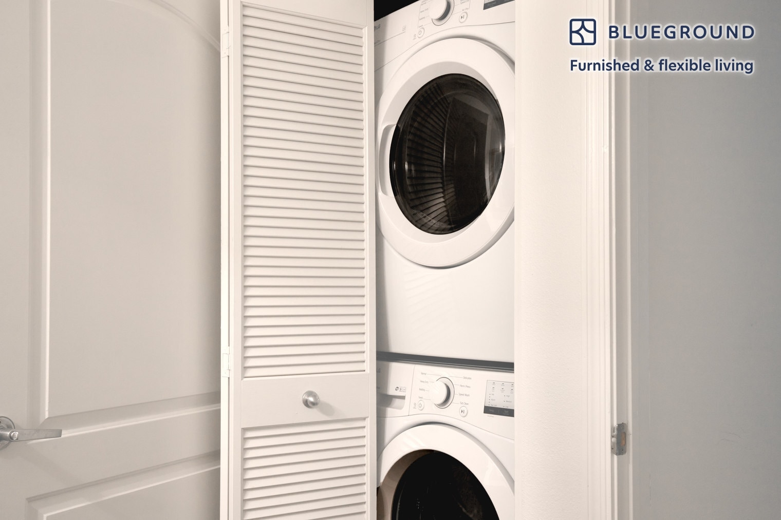 Building Photo - 5710 Crescent Prk E