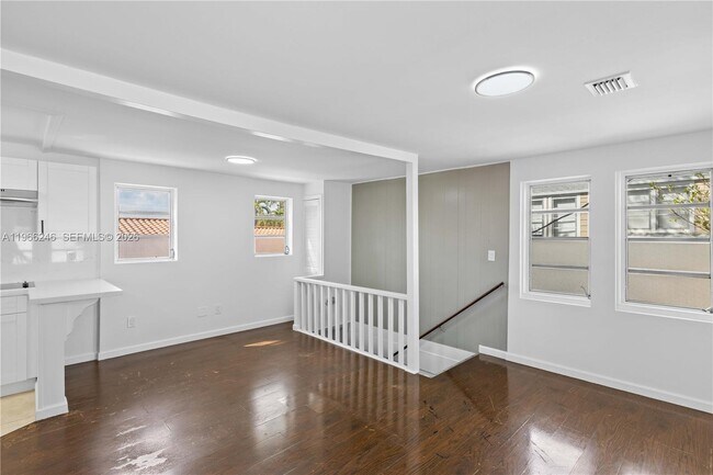 Building Photo - 1408 SW 19th Ter