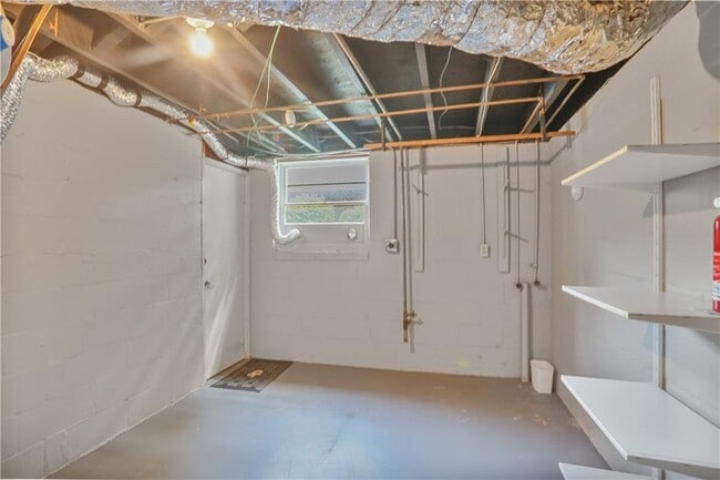 Building Photo - 3659 Admiral Dr