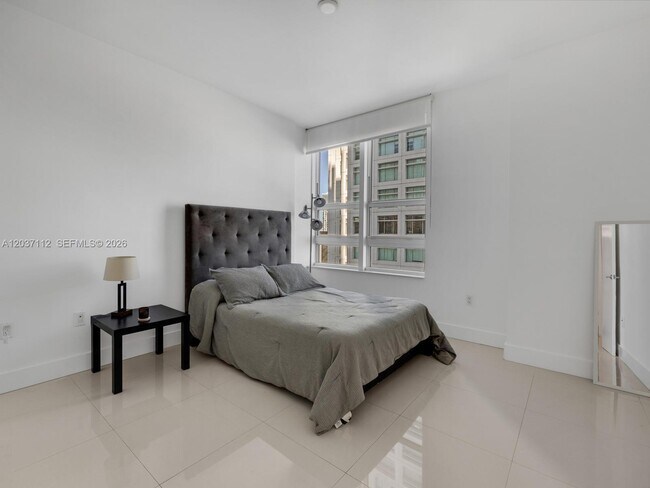 Building Photo - 950 Brickell Bay Dr