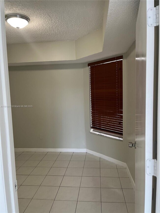 Building Photo - 4805 SW 154th Ave