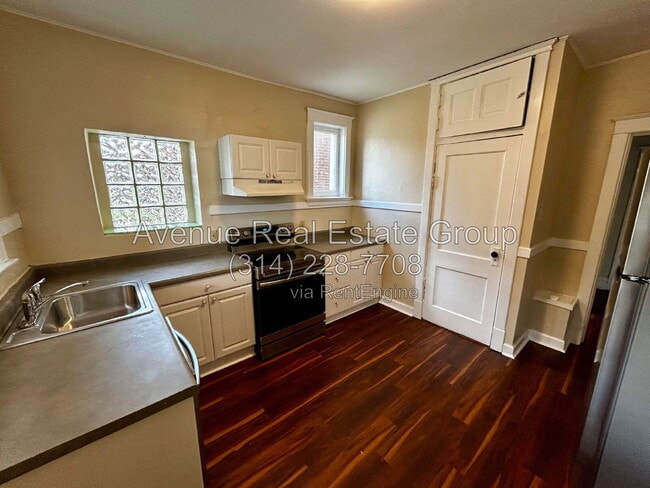 Building Photo - 6026 Pershing Ave