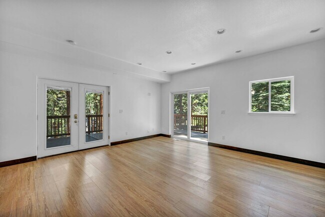 Building Photo - 638 N Martin Dr