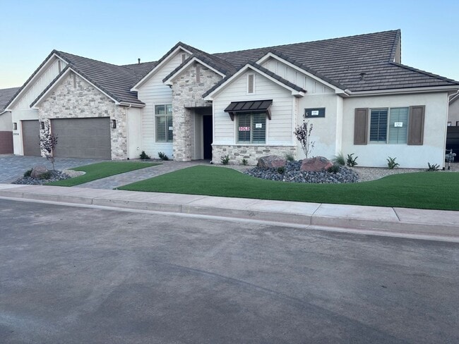 Building Photo - Brand New 3 bed plus office/2.5 bath in beautiful Coral Canyon!